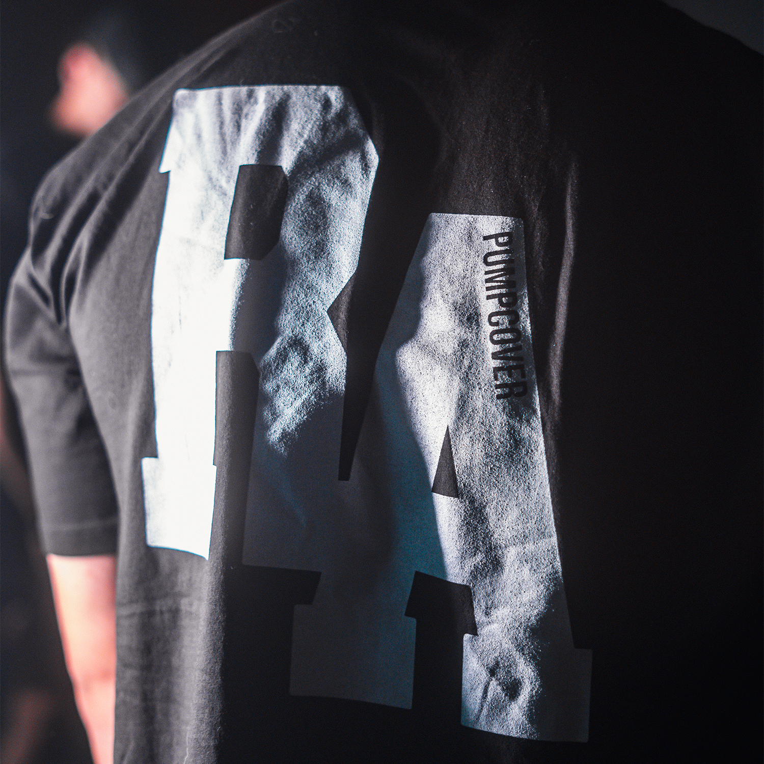 BE THE OUTCAST. TOP - BLACK