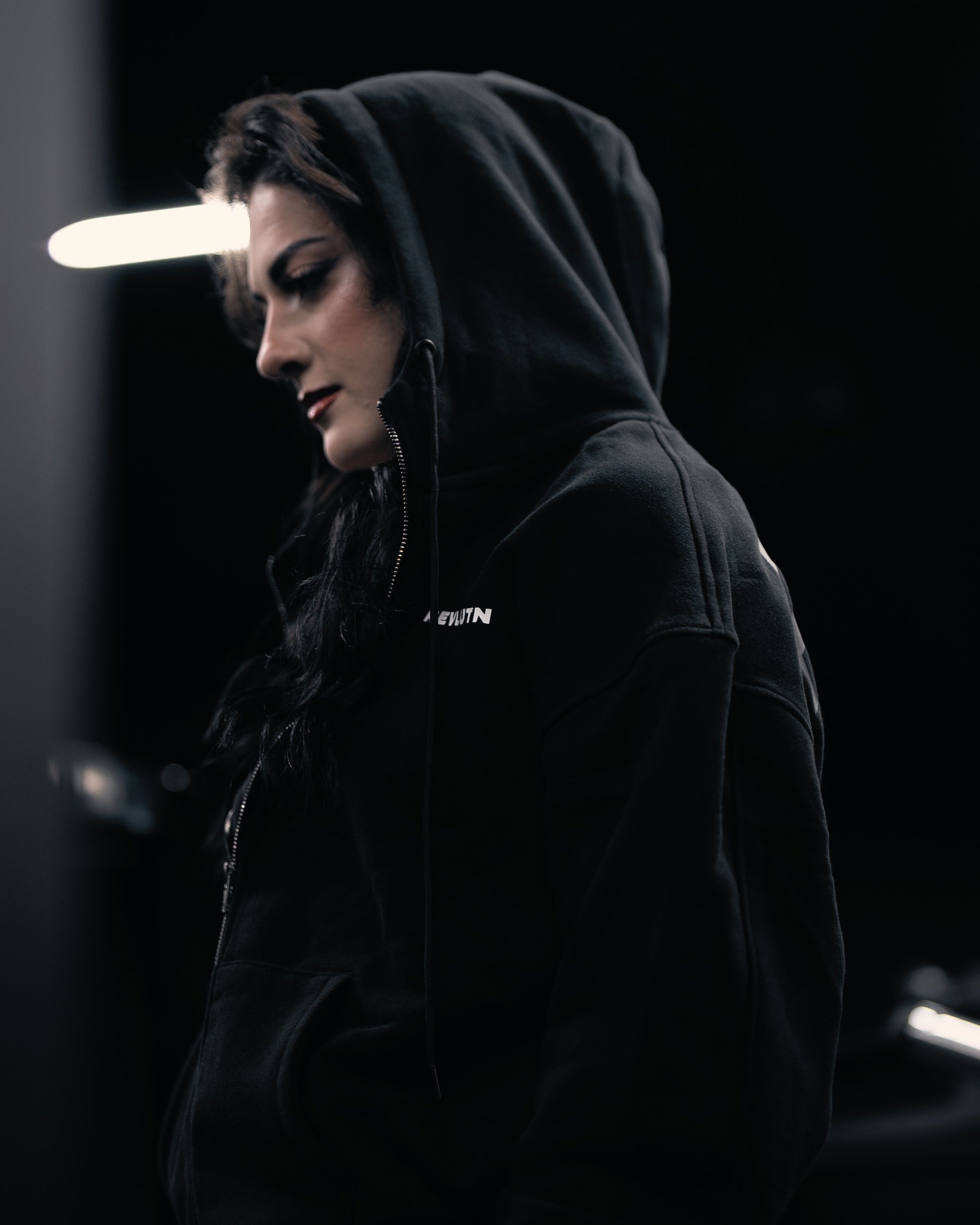 STATEMENT ZIP-UP HOODIE