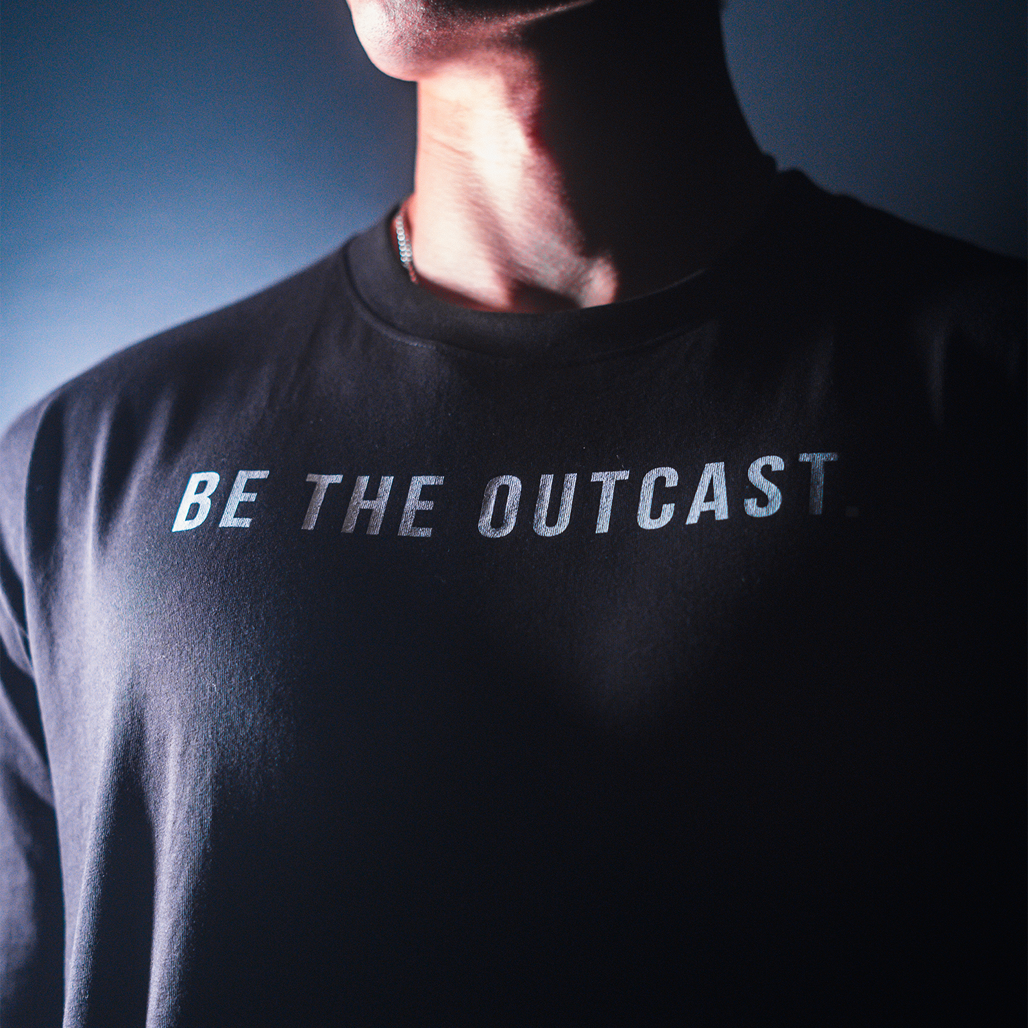 BE THE OUTCAST. TOP - BLACK